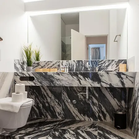 Modern One Bedroom Flat With Kitchen By Lovelystay Apartament *